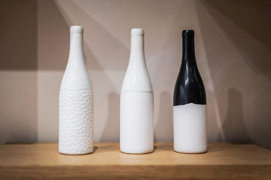 Bouteille de vin porcelaine sculptée - AP Céramique
